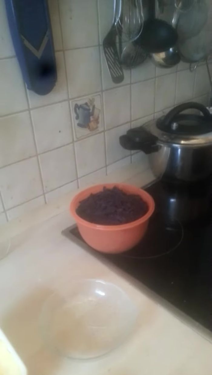 Rotkraut und Semmelknödel als Beilage vorbereiten (129.08).