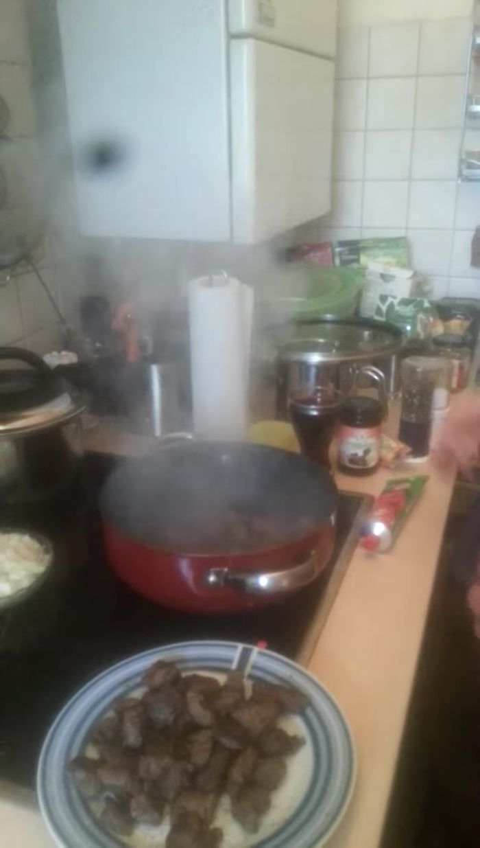Mit Rotwein ablöschen (39.04).