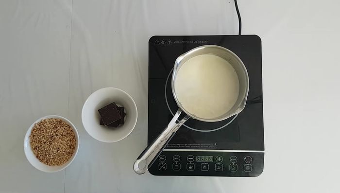 Schokolade hinzufügen und schmelzen lassen.