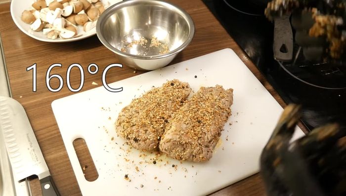 Bei 80 Grad Ober-/Unterhitze im Backofen ca. 15 Minuten garen (Kerntemperatur 65 Grad).