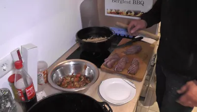 Rehrücken vom Grill: Rezept mit Rotweinsauce & Selleriepüree