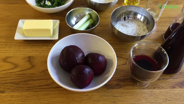 Mit Rotwein ablöschen.