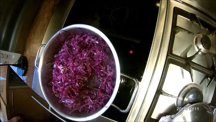 Teebeutel entfernen, umrühren und servieren. Kann auch kalt serviert werden.