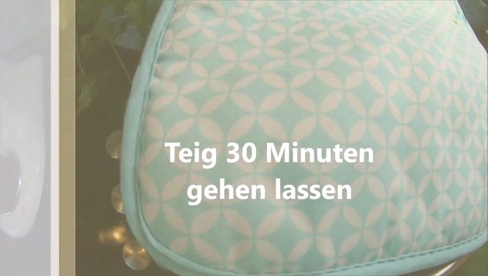 Teig 30 Minuten an einem warmen Ort gehen lassen. (128.049)