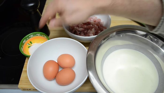 Lauch vorbereiten: Lauch waschen und fein schneiden.