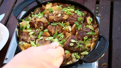 Gebratene Rinderleber: Rezept mit Zwiebeln & Äpfeln