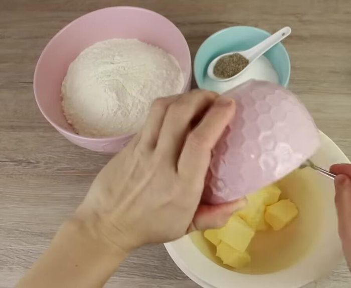 Butter mit Zucker verrühren.