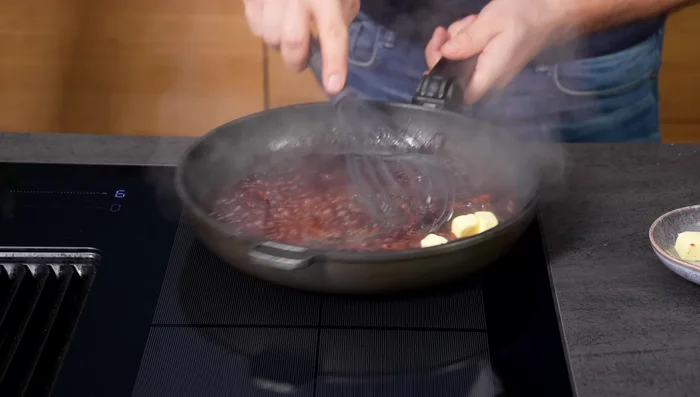 Zum Schluss Butter hinzufügen und unterheben.