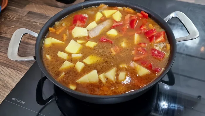 Suppe abschmecken und gegebenenfalls nachwürzen.