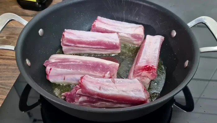 Zutaten kochen (genaue Angaben zur Kochzeit und Methode fehlen im Transkript)