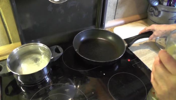 Paprika hinzufügen und etwas länger köcheln lassen. (54.68)