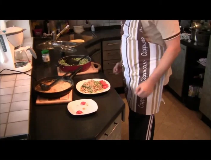 Mit Petersilie garnieren. [379.1]