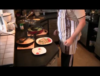 Grüne Spätzle mit Schinken-Sahne-Pilzsoße - Rezept