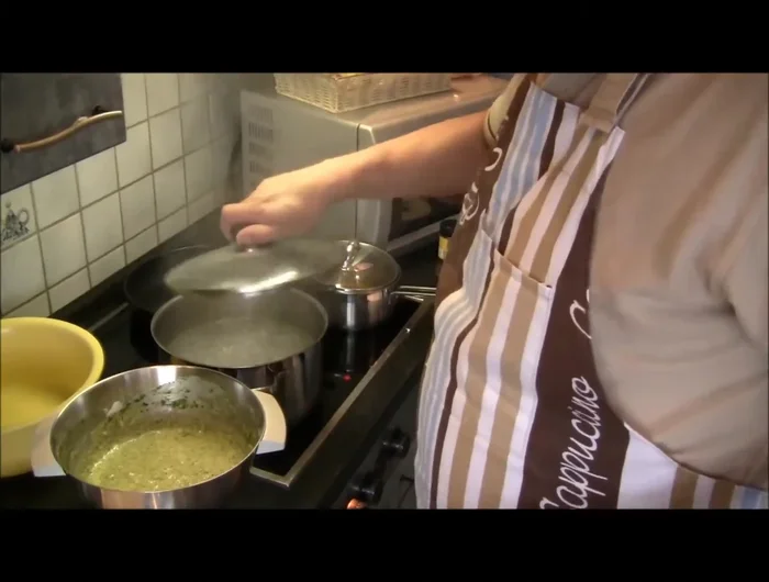 Wasser zum Kochen bringen. [91.02]