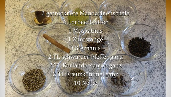 Gemüse vorbereiten (z.B. Zwiebeln schälen und schneiden).