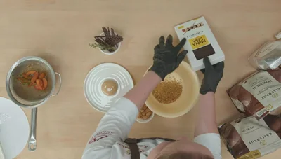 Aprikosen-Haselnuss-Törtchen Rezept: Französischer Stil