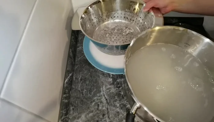 Gewürze (z.B. Seitan Grillgewürz) zugeben. (279.189)