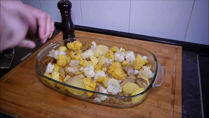 Mit Salz und Pfeffer abschmecken.