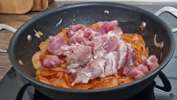 Vor dem Servieren abschmecken und nach Bedarf nachwürzen.