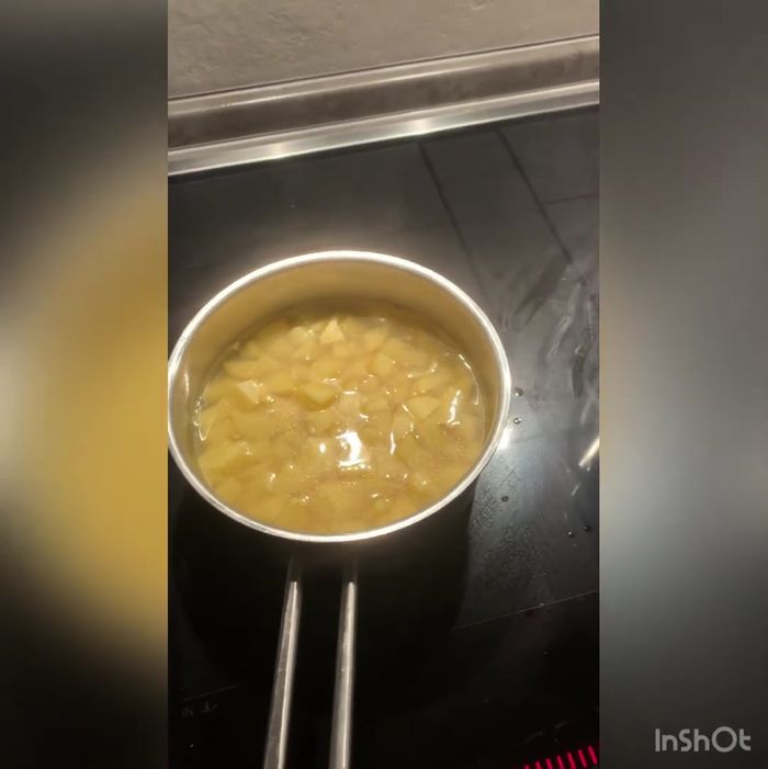 Kartoffeln nach Bedarf hinzufügen, da diese unterschiedlich schnell garen können.