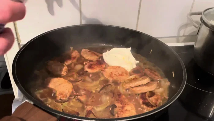 Crème fraîche hinzufügen.