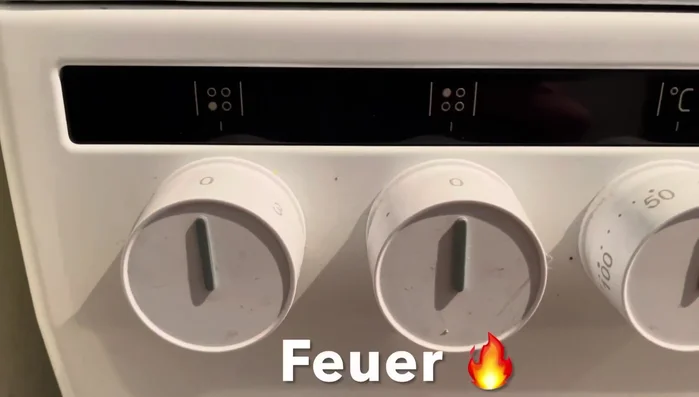 Olivenöl in der Pfanne erhitzen. Schweinefilet von beiden Seiten anbraten, salzen und pfeffern.