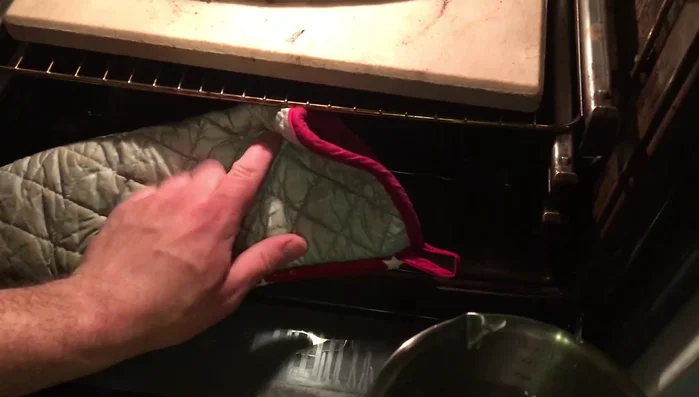 Backofen vorheizen: Den Backofen auf 250 Grad vorheizen (470.88)