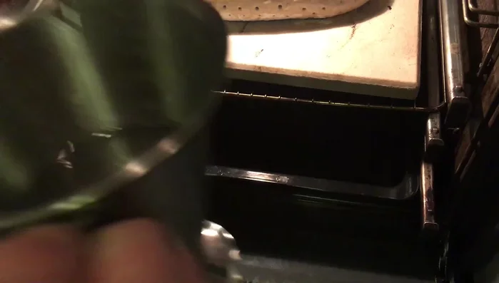 Backen: Das Brot bei 250 Grad ca. 10 Minuten backen. Danach die Temperatur auf 180 Grad reduzieren und weitere ca. 50 Minuten backen. (470.88, 481.02)