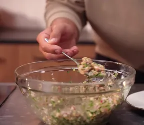 Lachstatar mit Avocado: Festliches Weihnachtsrezept