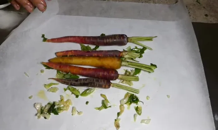 Hartkäse darüber reiben.