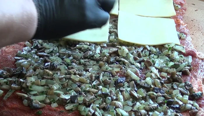 Käsescheiben auf die Füllung legen.