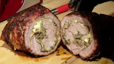 Pilz-Spießbraten: Rezept für gefüllten Rollbraten vom Grill