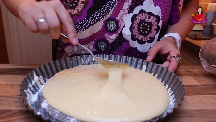 Boden bei 175°C ca. 15 Minuten backen und abkühlen lassen.