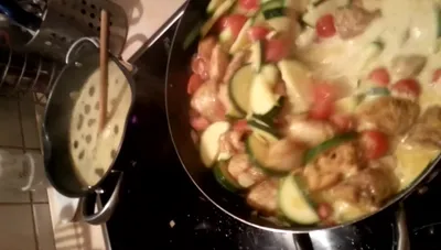 Hähnchenbrust in cremiger Zucchini-Curry-Soße - Rezept