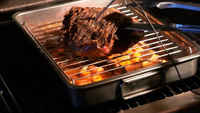 Bacon entfernen, mit Olivenöl beträufeln und nach Bedarf weitere Minuten grillen.