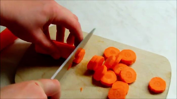 Oliven mit dem Pürierstab pürieren.