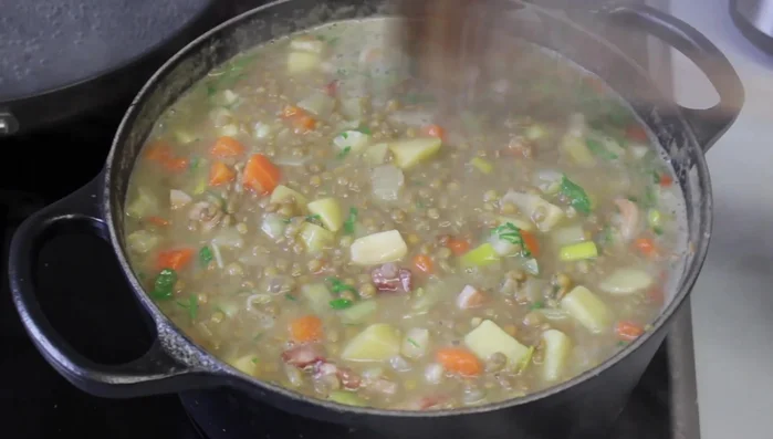 Mit Apfelessig oder Balsamico-Essig abschmecken.