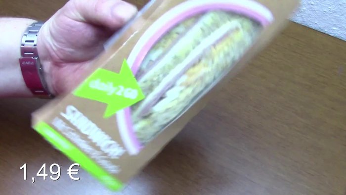 Schinken auf das Brot legen.