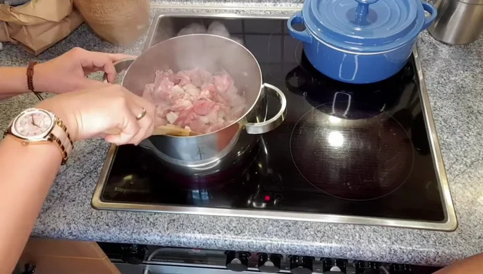 Lammfleisch hinzufügen und ebenfalls anbraten.
