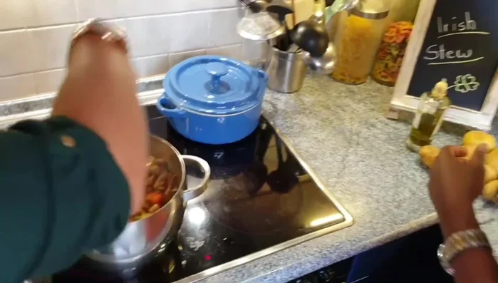 Mit Wasser auffüllen (ca. 1 Liter).