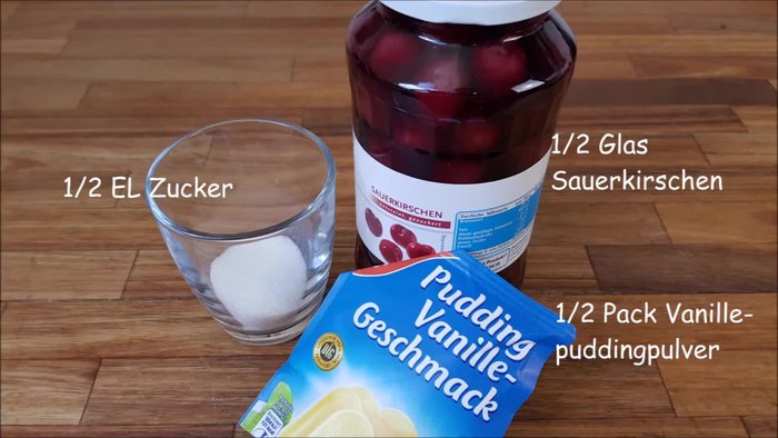 Teig auf ein mit Backpapier belegtes Backblech geben und verteilen. (1:13.92)