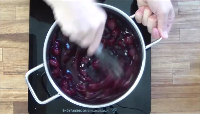 Mehl unterheben. (0:74.27)