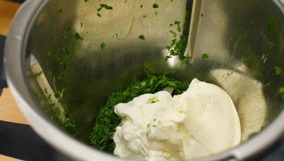 Rustikales Landbrot mit Quark-Dip im Thermomix® - Einfaches Rezept