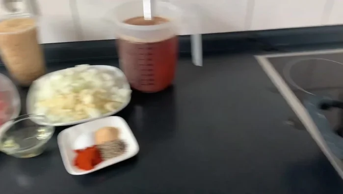 Öl in einem Topf erhitzen.