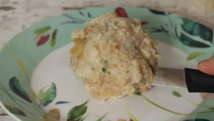 Herausnehmen, abtropfen lassen und servieren.