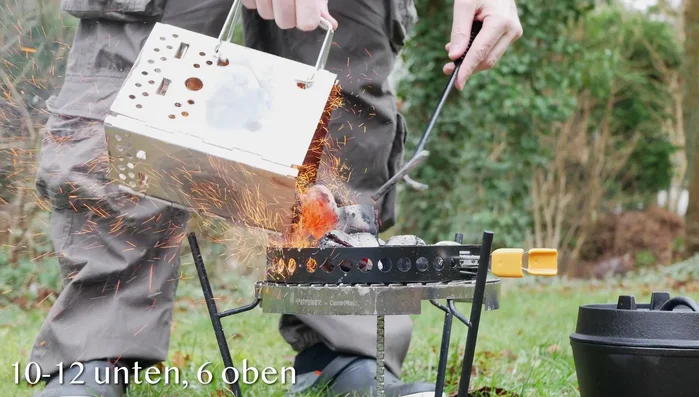 12 Kohlen unter den Dutch Oven platzieren, 6 auf dem Deckel.
