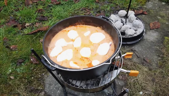 Mozzarellascheiben auf die Hähnchenbrust legen und weitere 15-20 Minuten überbacken.