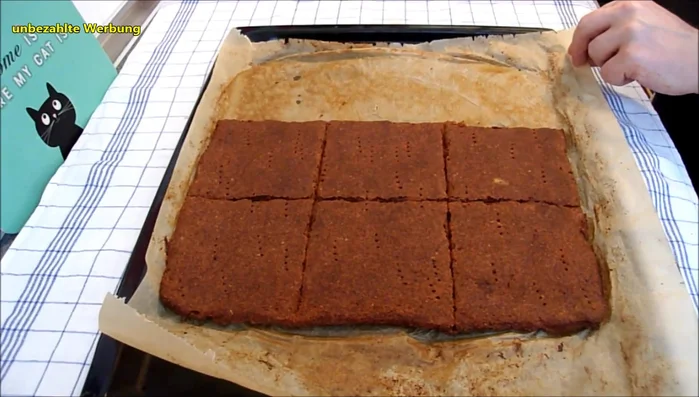 Abkühlen lassen und in Scheiben schneiden.