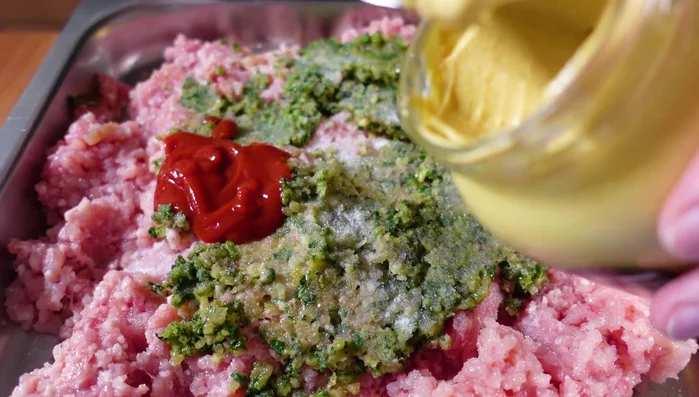 Ei(er) und Mineralwasser hinzufügen.