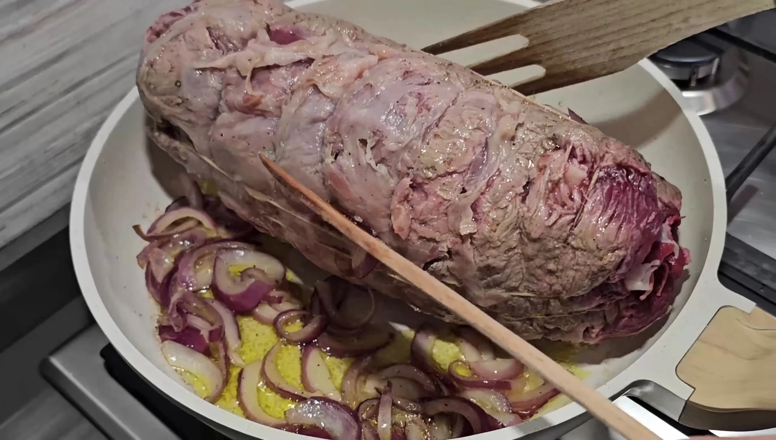 Rollè di Vitello: Rezept mit Pflaumen, Wurst &amp; Speck